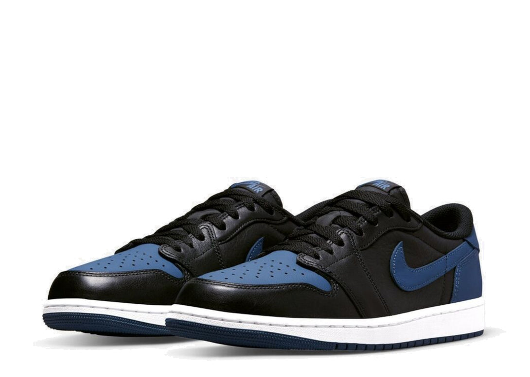 all-leather upper features a black base with hits of contrasting dark navy on the toe box, heel counter and Swoosh. 