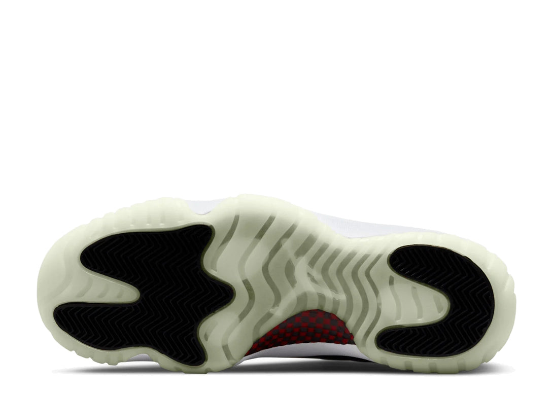 Air-sole cushioning and a translucent rubber midsole.