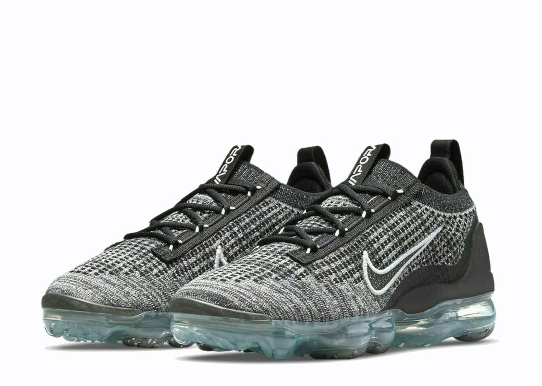 Detail shot of Women's Nike Air VaporMax Flyknit Oreo 2021 in black and white